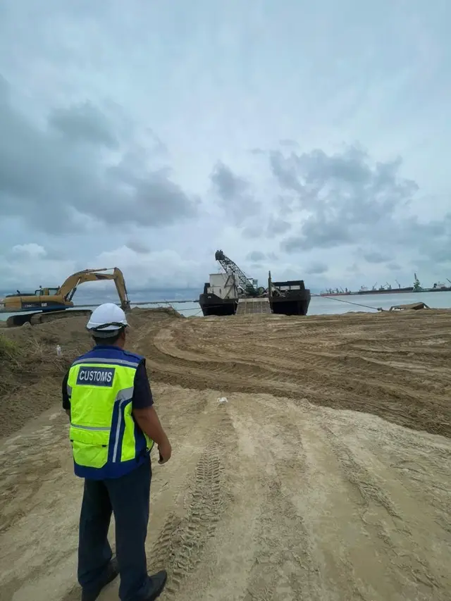 OMA dredging project operation at Samalaju and Bintulu Port — image 15
